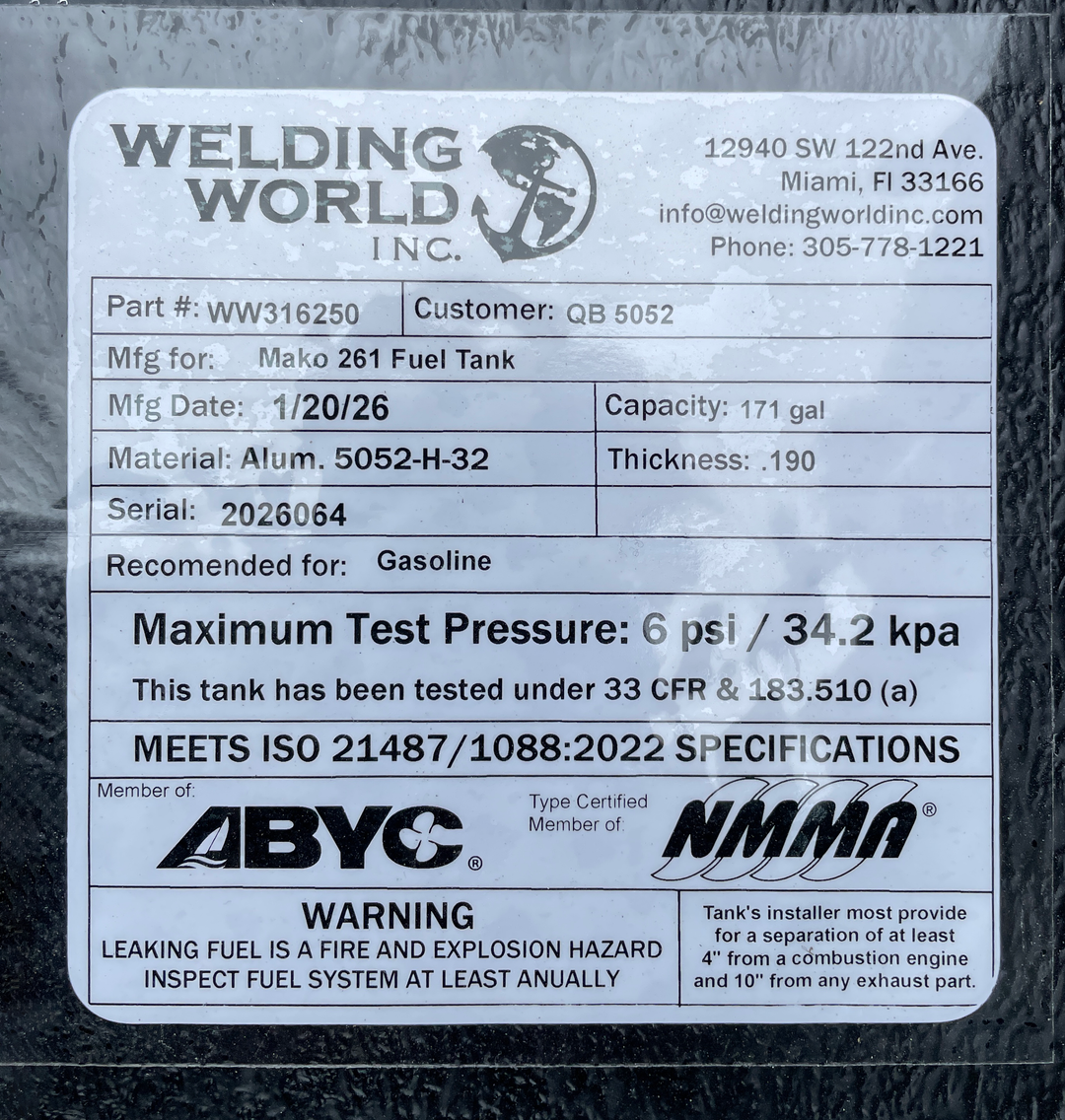 Close-up of the Welding World Inc. data label on the Mako 261 replacement fuel tank. The plate verifies the 171-gallon capacity, heavy-duty .190-inch thickness 5052-H32 aluminum construction, and compliance with ABYC, NMMA, and ISO safety standards.