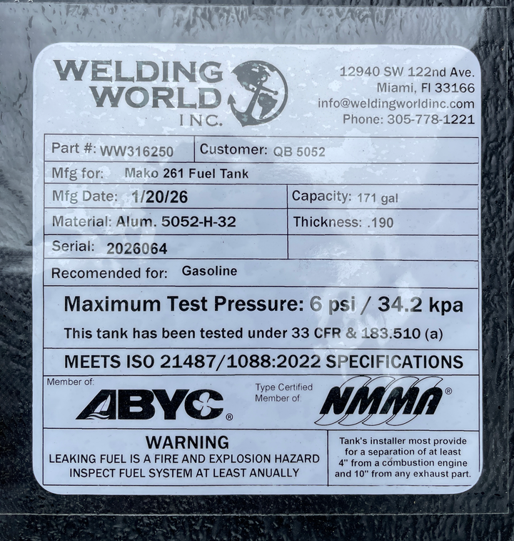 Close-up of the Welding World Inc. data label on the Mako 261 replacement fuel tank. The plate verifies the 171-gallon capacity, heavy-duty .190-inch thickness 5052-H32 aluminum construction, and compliance with ABYC, NMMA, and ISO safety standards.