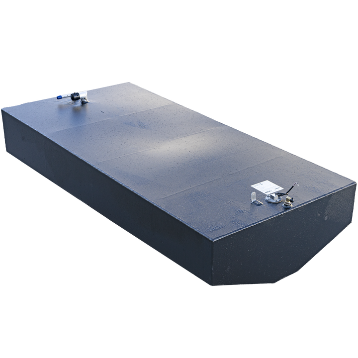 117-gallon aluminum belly fuel tank engineered for the 2005 Edgewater 23 center console. The tank’s matte black surface hosts a capped blue-handled shutoff valve at the front left, a central cylindrical sensor unit with attached black wiring, and a dual-threaded brass fitting near the rear. A white compliance label located near the rear hardware confirms construction from .190″ 5052-H32 marine-grade aluminum and certification under ABYC and USCG regulations. Layout supports factory-aligned installation