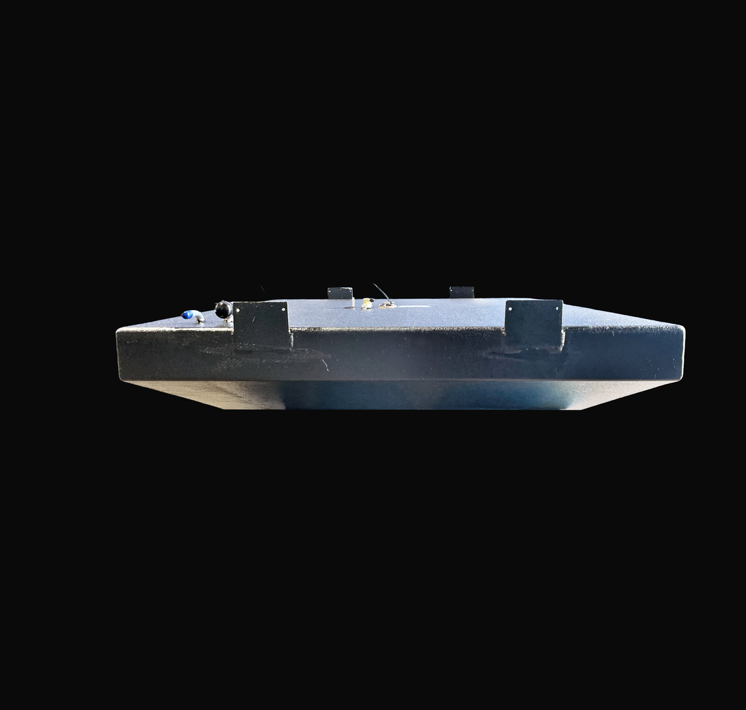 A straight side-elevation profile view of a black Parker 23 replacement marine fuel tank from file image_97f684.png, isolated against a black background. This longitudinal perspective highlights the alternative side view of the wide, low-profile 140-gallon center-hull fuel cell, showcasing the heavy-duty welded aluminum mounting brackets with pre-drilled anchoring holes along the side walls. Precision-fabricated from heavy-gauge marine-grade 5052-H32 aluminum, the structural tank body is completely encapsul