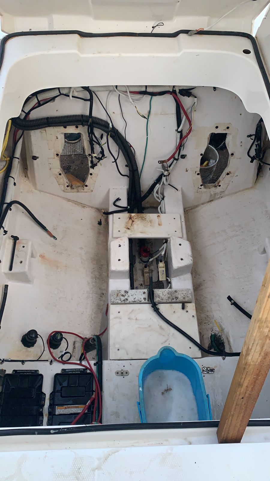 Chaparral 327 SSX Custom High Flotation Twin Outboard Engine